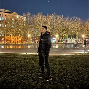 Meet your Posher, Levon